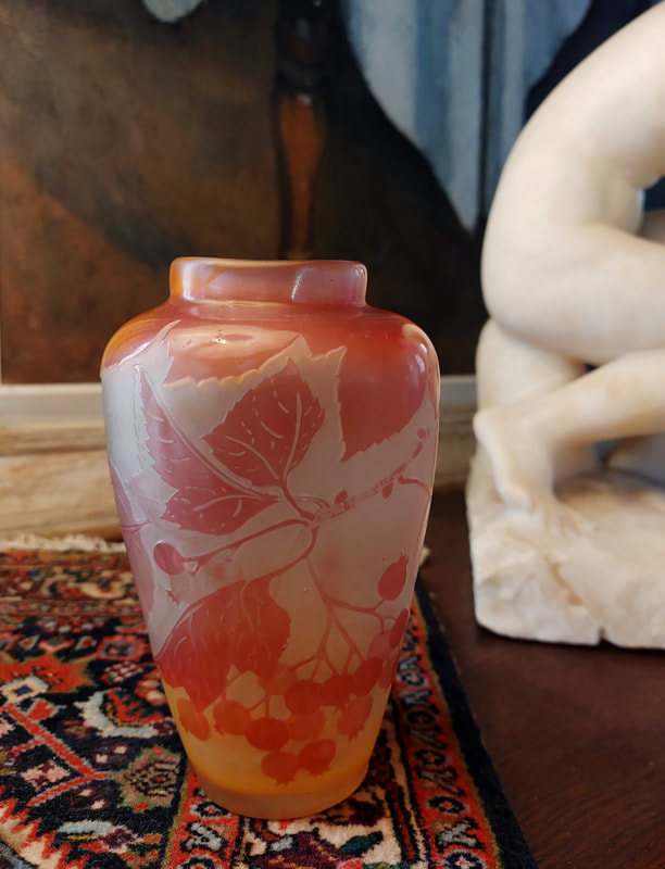 Gallé, Émile 1846-1904
Art Deco period vase in multi-layered, acid-etched, pate-de-verre. Signed, 15 cm height

Anktique